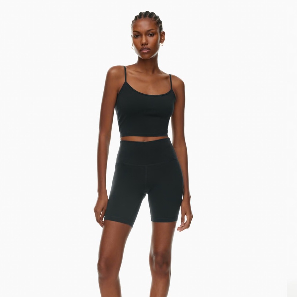 Aritzia TNA Hold-it atmosphere 7” short